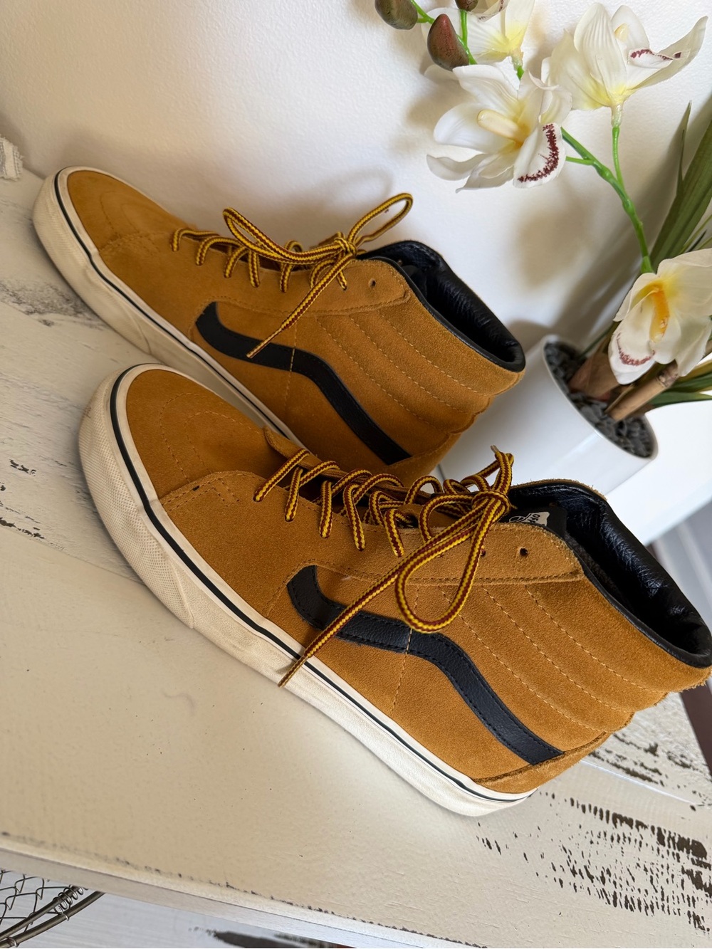Vans Women’s or Men’s High-Top Suede Sneakers in Tan and Black - Picture 4 of 8